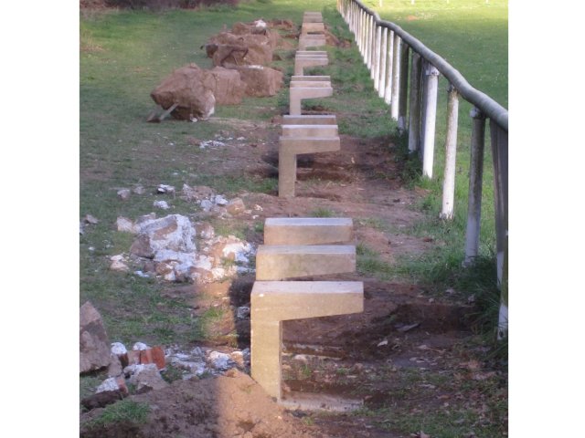 Erneuerung der Bänke auf dem Sportplatz