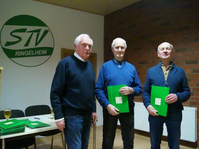 Urkunden für langjährige Mitgliedschaft erhielten: