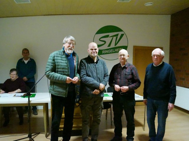 Die silberne Ehrennadel für 20jährige Mitgliedschaft erhielten: